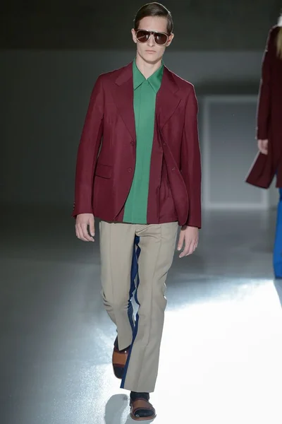 Look 30
